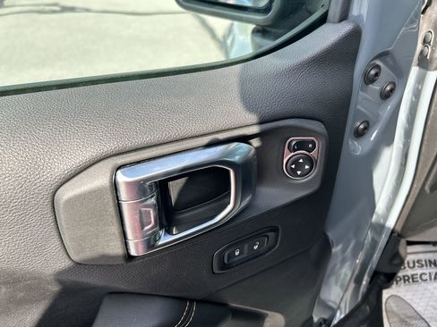 Used 2025 Jeep Wrangler Sahara w/ Safety Group image 20