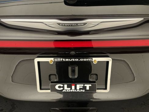 Used 2023 Chrysler Pacifica Touring-L FWD image 24