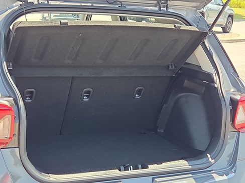 Used 2025 Hyundai Venue SEL FWD image 9