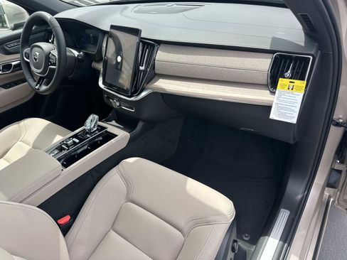 New 2026 Volvo XC90 T8 Plus w/ Protection Package Premier AWD/4WD image 22