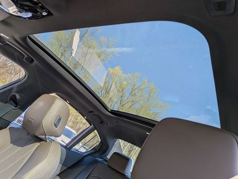 New 2026 BMW 550e xDrive w/ Premium Package AWD/4WD image 28