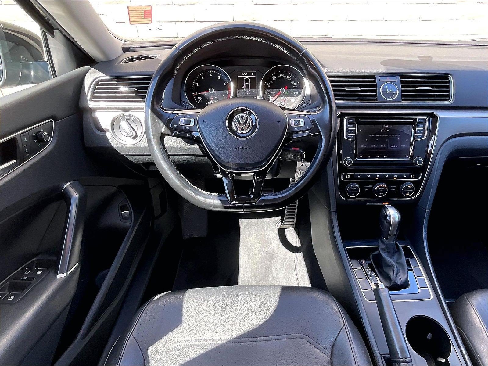 Used 2017 Volkswagen Passat 1.8T R-Line FWD image 4