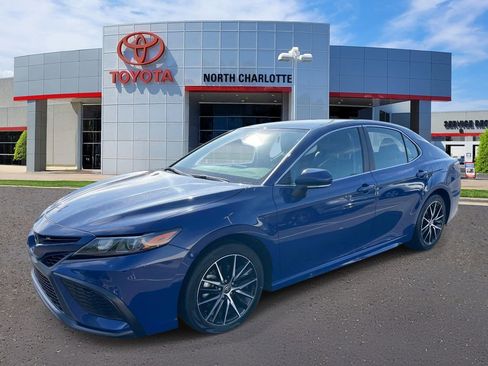Used 2024 Toyota Camry SE w/ Convenience Package image 6