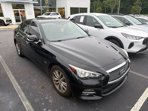 Used 2017 INFINITI Q50 2.0t w/ Moonroof Package RWD image 4
