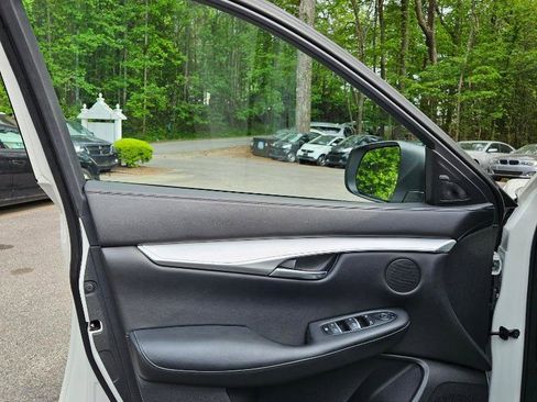 Used 2021 INFINITI QX50 Luxe w/ Appearance Package image 11