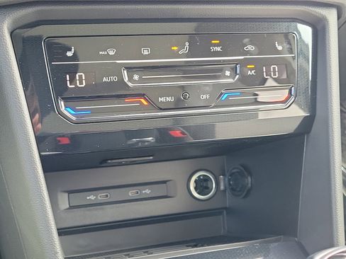 New 2026 Volkswagen Taos SE FWD image 23