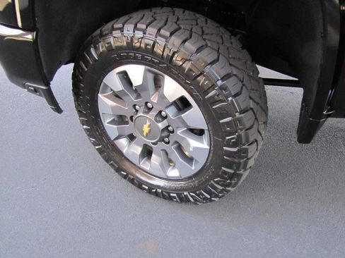 Used 2023 Chevrolet Silverado 2500 Custom image 39