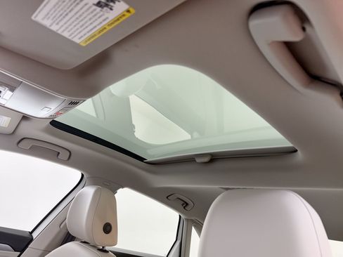 Used 2024 Volkswagen Jetta SE w/ Panoramic Sunroof Package FWD image 27
