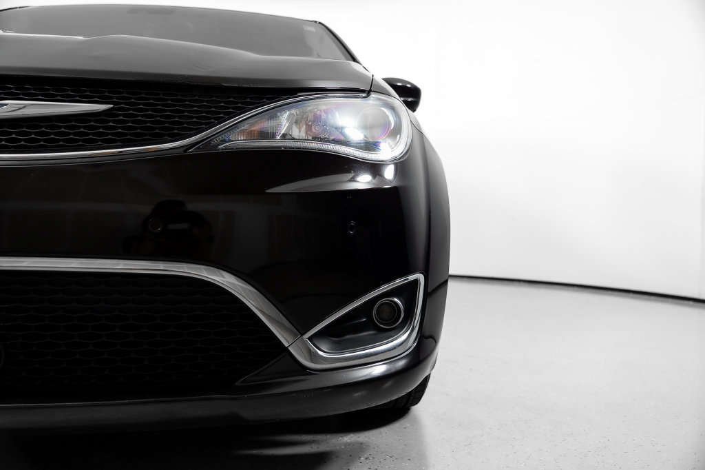 Used 2018 Chrysler Pacifica Touring-L w/ Advanced Safetytec Group FWD image 20