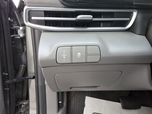 Used 2025 Hyundai Elantra SEL FWD image 21