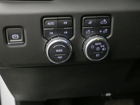 Used 2024 GMC Sierra 2500 AT4 w/ Technology Package AWD/4WD image 43