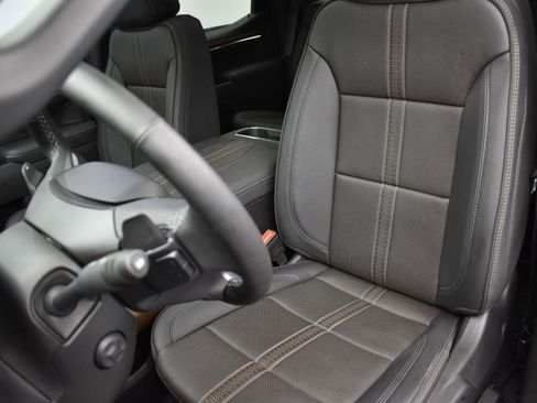 Used 2025 Chevrolet Silverado 1500 High Country image 21