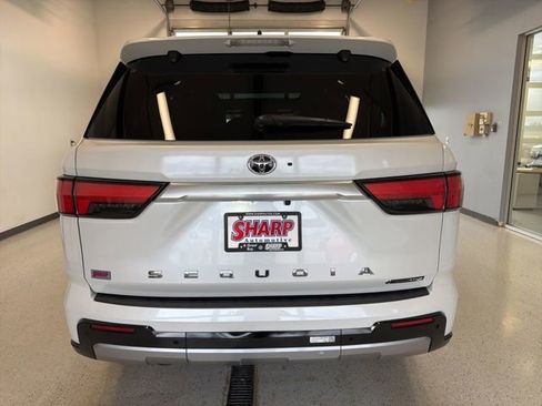 Used 2025 Toyota Sequoia Capstone AWD/4WD image 10