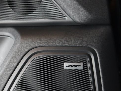 Certified 2025 Porsche Macan AWD/4WD image 25