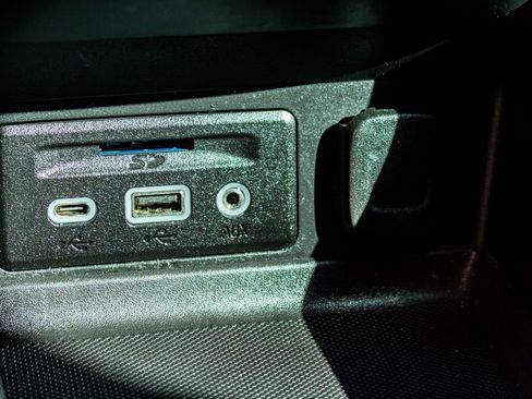 Used 2024 GMC Terrain SLT image 15