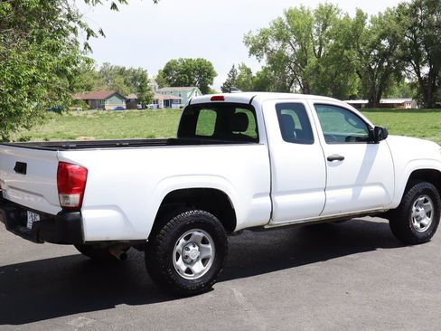 Used 2016 Toyota Tacoma SR AWD/4WD image 4