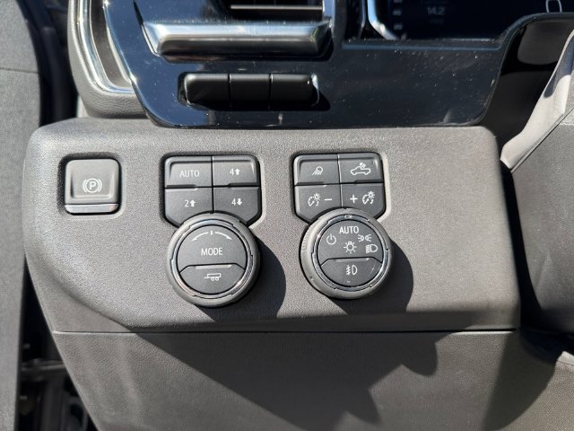 Used 2024 Chevrolet Silverado 1500 High Country w/ Midnight Edition AWD/4WD image 27
