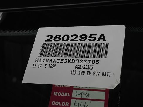 Used 2019 Audi e-tron Prestige w/ Prestige Package image 36