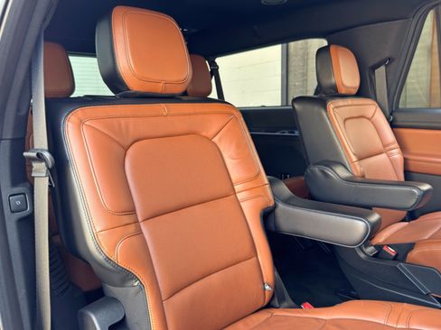 Used 2021 Lincoln Navigator L Reserve AWD/4WD image 36