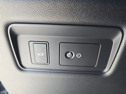 Certified 2020 Land Rover Range Rover Sport SVR image 30