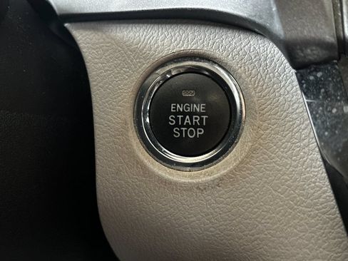 Used 2018 Toyota Sienna XLE w/ XLE Navigation Package FWD image 24