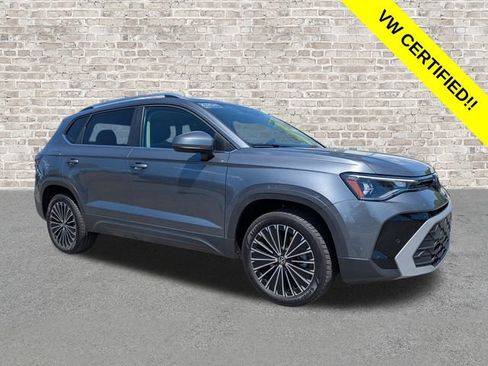 Used 2025 Volkswagen Taos SE FWD image 1