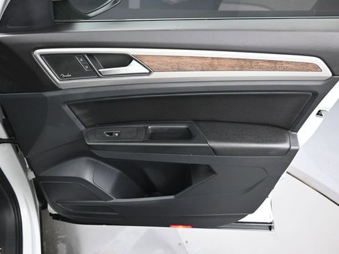 Used 2018 Volkswagen Atlas SEL Premium image 38