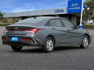 New 2025 Hyundai Elantra SE video 2