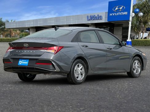 New 2025 Hyundai Elantra SE image 2