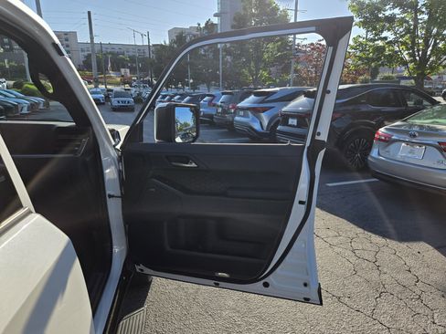 Used 2025 Lexus GX 550 w/ Accessory Package (2T) AWD/4WD image 34