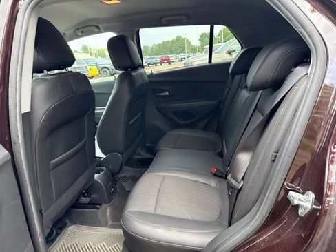 Used 2022 Chevrolet Trax LT w/ LT Convenience Package AWD/4WD image 23