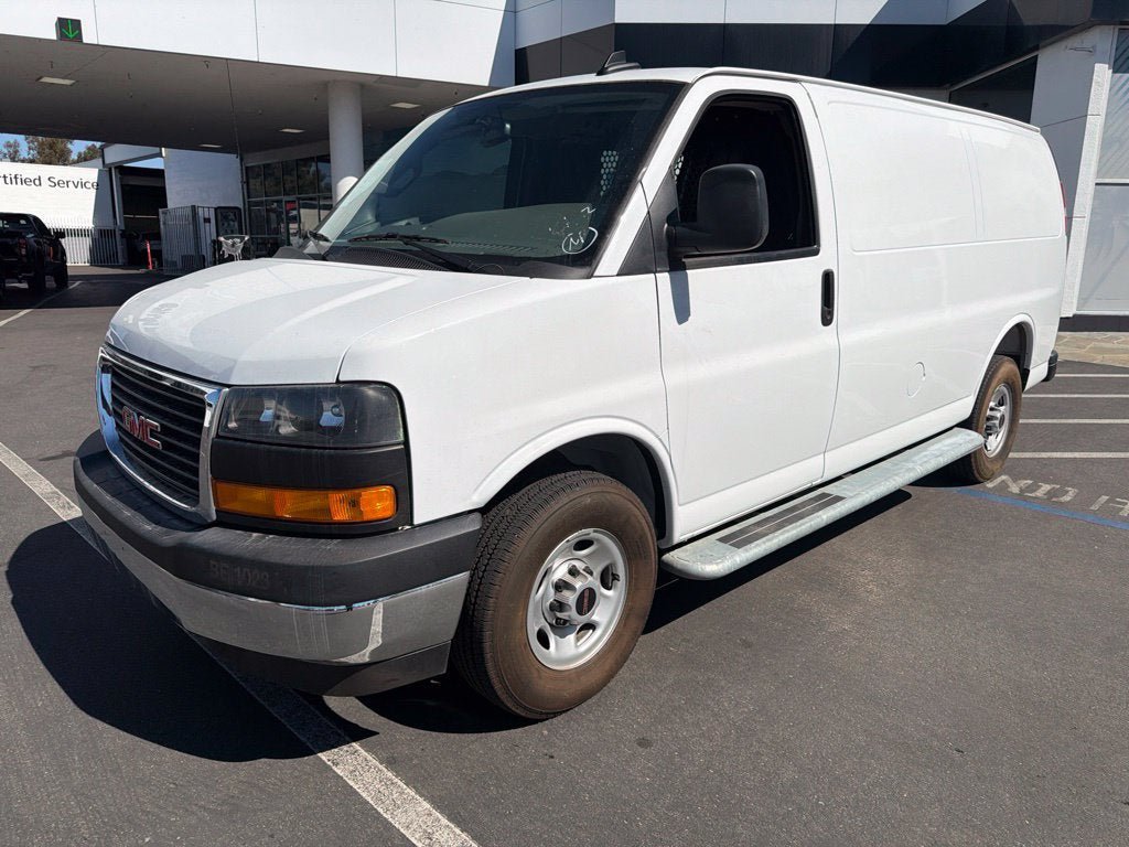 Used 2025 GMC Savana 2500 w/ Driver Convenience Package RWD image 2