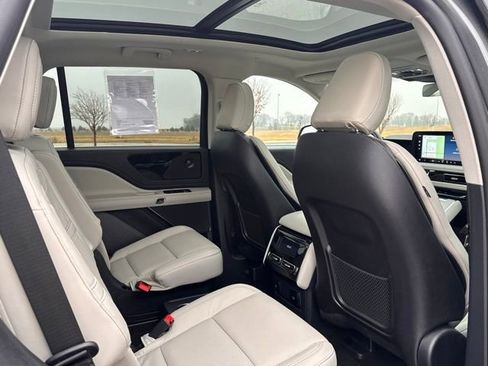 Used 2025 Lincoln Aviator Reserve w/ Illumination Package AWD/4WD image 32