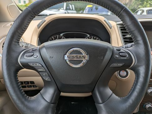 Used 2018 Nissan Pathfinder Platinum FWD image 28