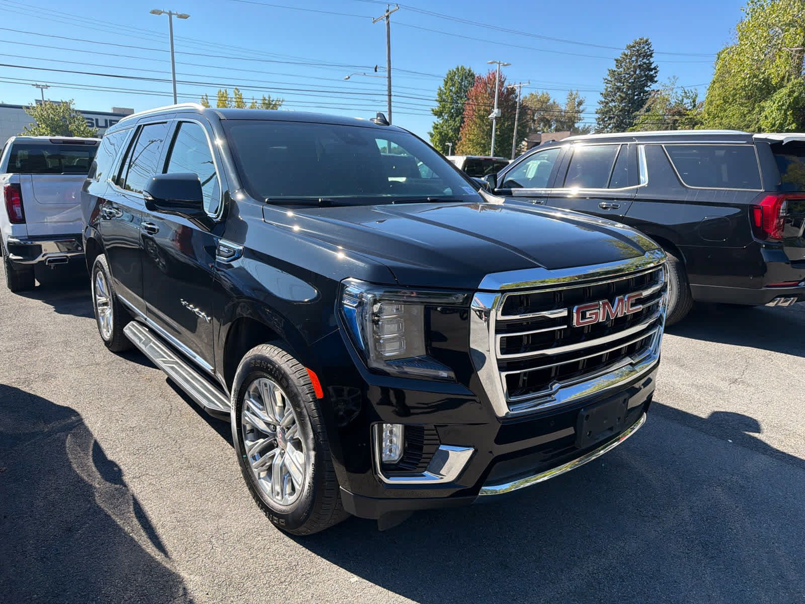 Used 2023 GMC Yukon SLT w/ SLT Premium Package AWD/4WD image 10