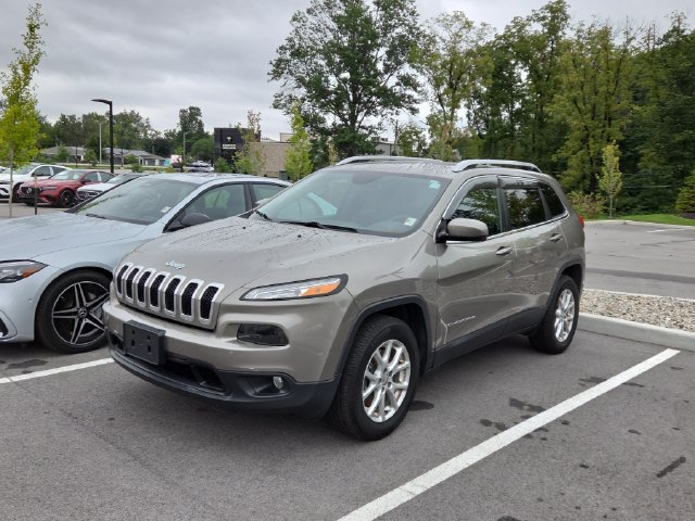 Used 2017 Jeep Cherokee Latitude w/ Safety/Convenience Group AWD/4WD image 3