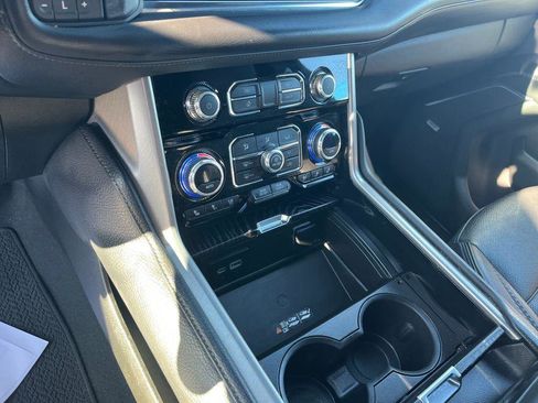 Used 2023 GMC Yukon Denali image 15