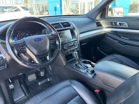 Used 2016 Ford Explorer XLT w/ Equipment Group 202A AWD/4WD image 10