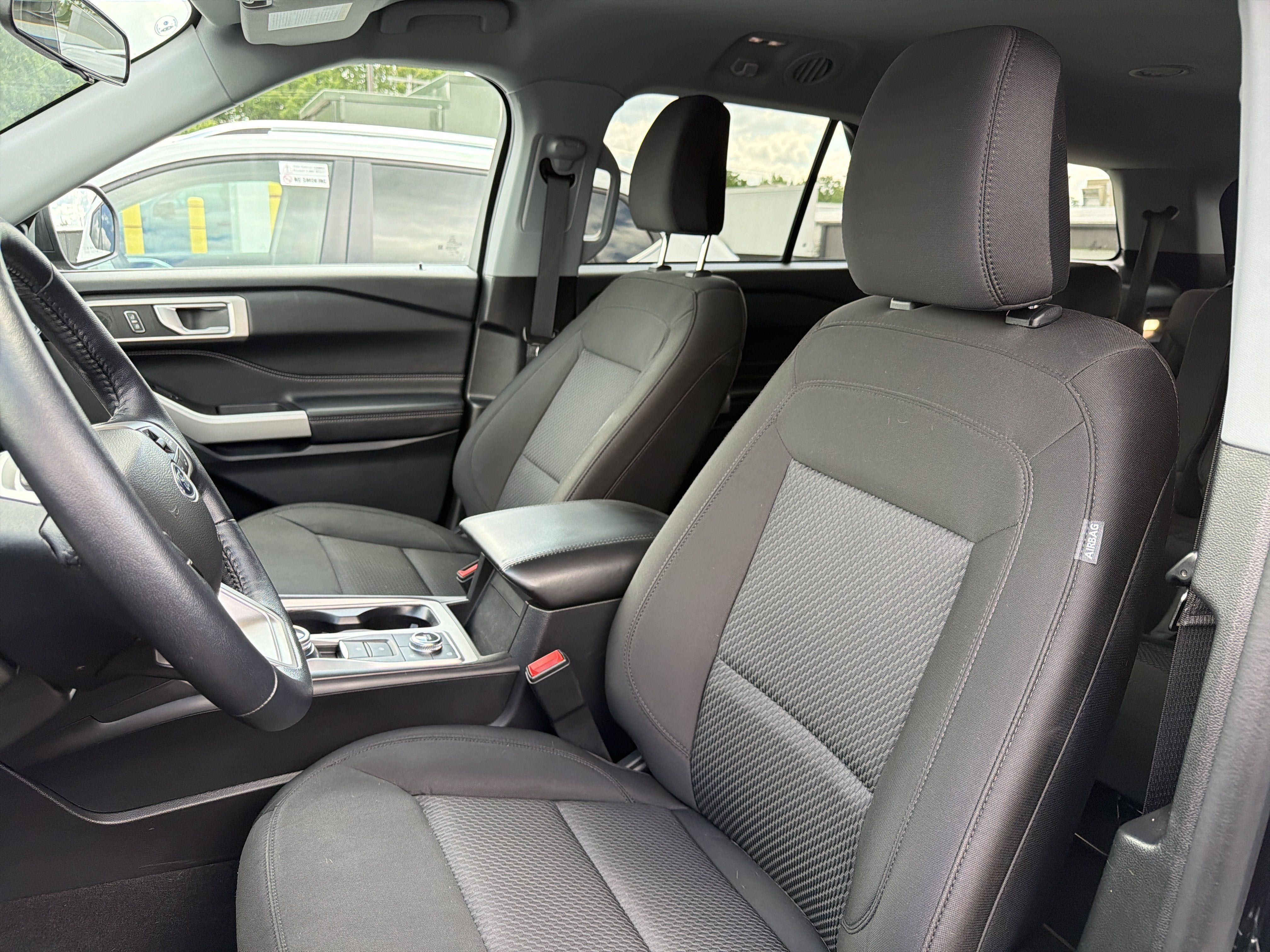 Used 2023 Ford Explorer XLT AWD/4WD image 9