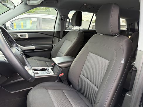 Used 2023 Ford Explorer XLT AWD/4WD image 9