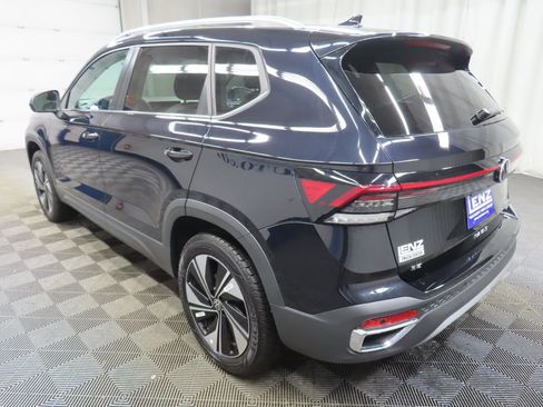 Used 2025 Volkswagen Taos SE AWD/4WD image 6