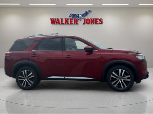 Used 2023 Nissan Pathfinder Platinum AWD/4WD image 8