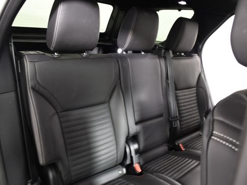 Used 2025 Land Rover Discovery Dynamic SE AWD/4WD image 23