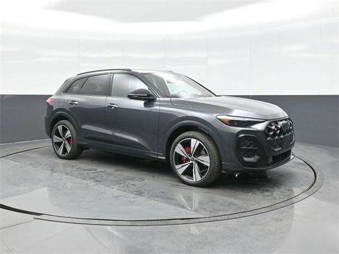 New 2025 Audi SQ5 Prestige image 1