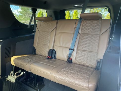 Used 2022 Cadillac Escalade ESV Sport w/ Touring Package image 9