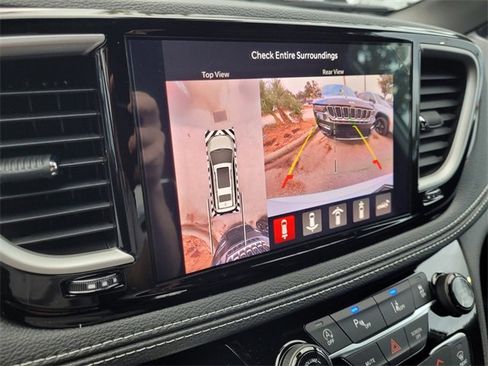 New 2026 Chrysler Pacifica Select image 31