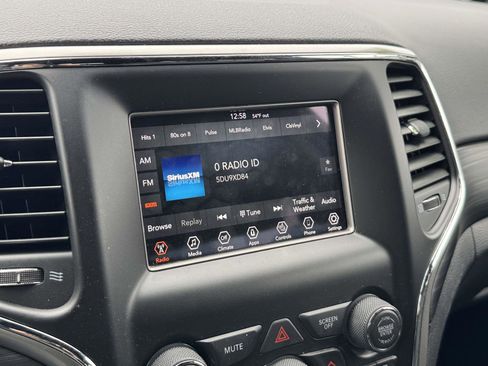 Used 2021 Jeep Grand Cherokee Laredo w/ Security & Convenience Group image 16