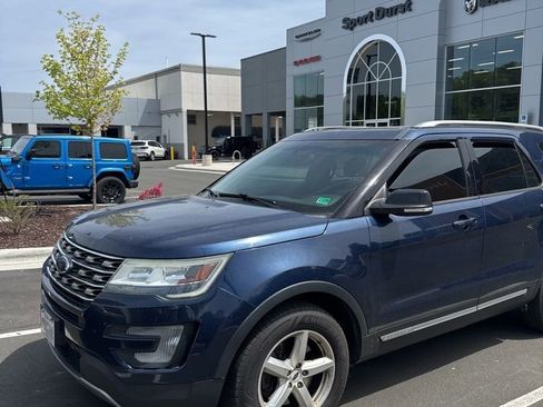 Used 2016 Ford Explorer XLT w/ Equipment Group 201A image 2
