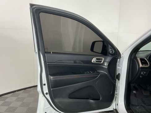 Used 2017 Jeep Grand Cherokee Laredo image 12