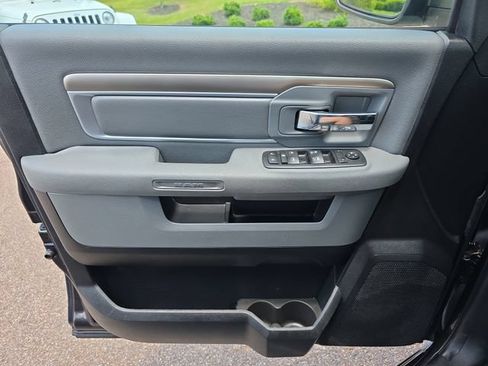 Used 2017 RAM 1500 Classic SLT AWD/4WD image 17